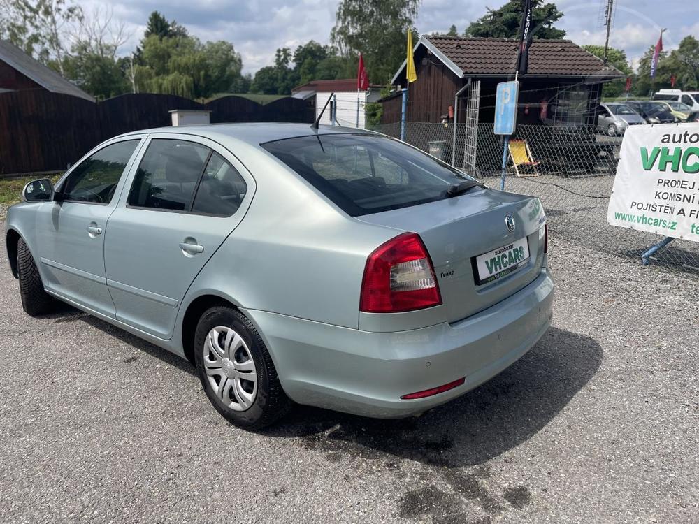 koda Octavia 1,6TDI 1.Majitel Servisn knih