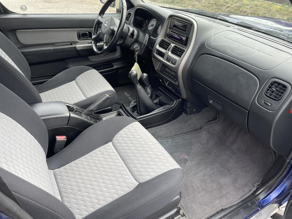 Nissan Navara 2,5Di Automatick AC Tan