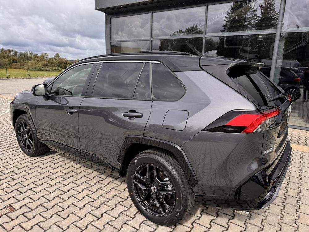 Toyota RAV4 REZERVACE!!!