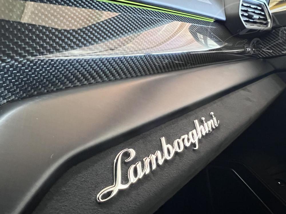 Lamborghini  478kW CARBON R23 ZRUKA 5 LET!