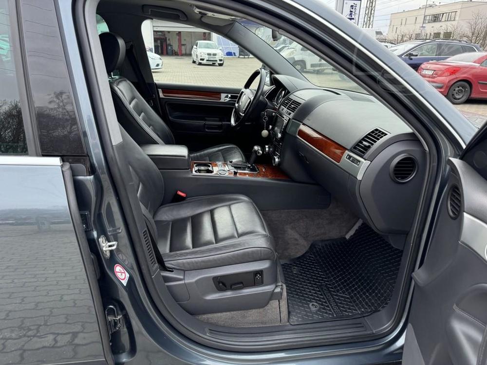 Volkswagen Touareg 3.0 TDI 4x4 automat, serviska