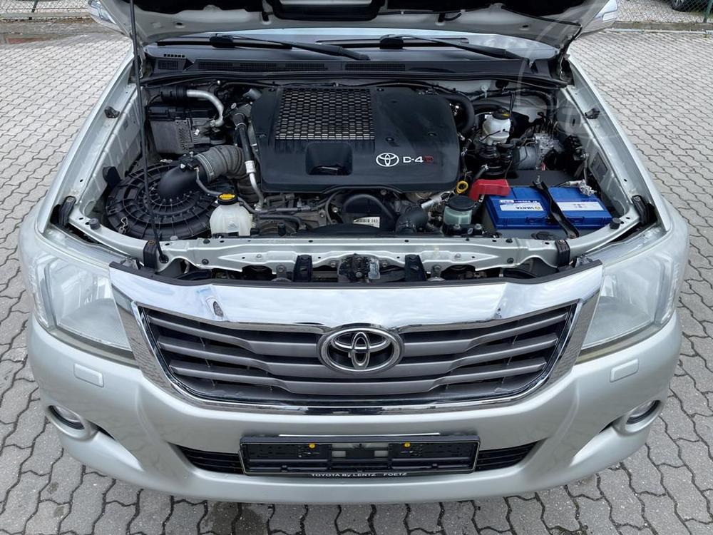 Toyota Hilux 2.5 D-4D 4x4 serviska, navi.