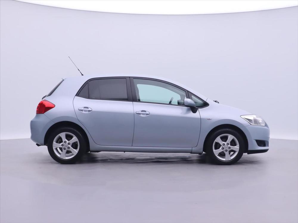 Toyota Auris 1,6 VVT-i 91kW Cool Serv.kniha