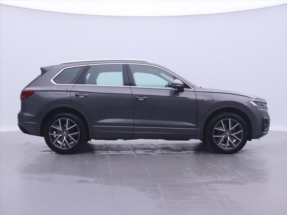 Volkswagen Touareg 3,0 TDI DSG CZ R-Line Ke DPH