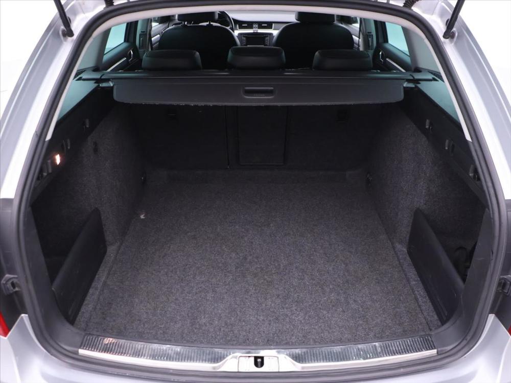 koda Superb 1,6 TDI Greenline Navigace