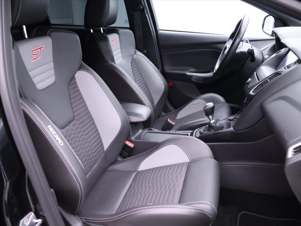 Ford Focus ST 2,0 184kW Recaro Serv.kniha