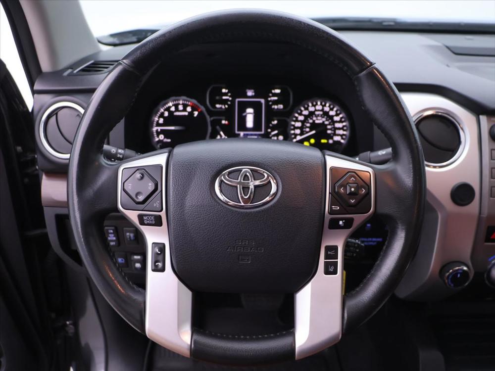 Toyota Tundra 5,7 i V8 Force AWD LED Navi