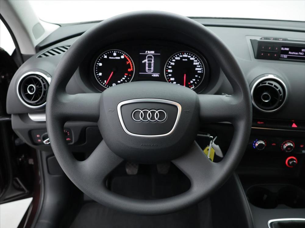 Audi A3 1,4 TFSI 92kW Klima Panorama