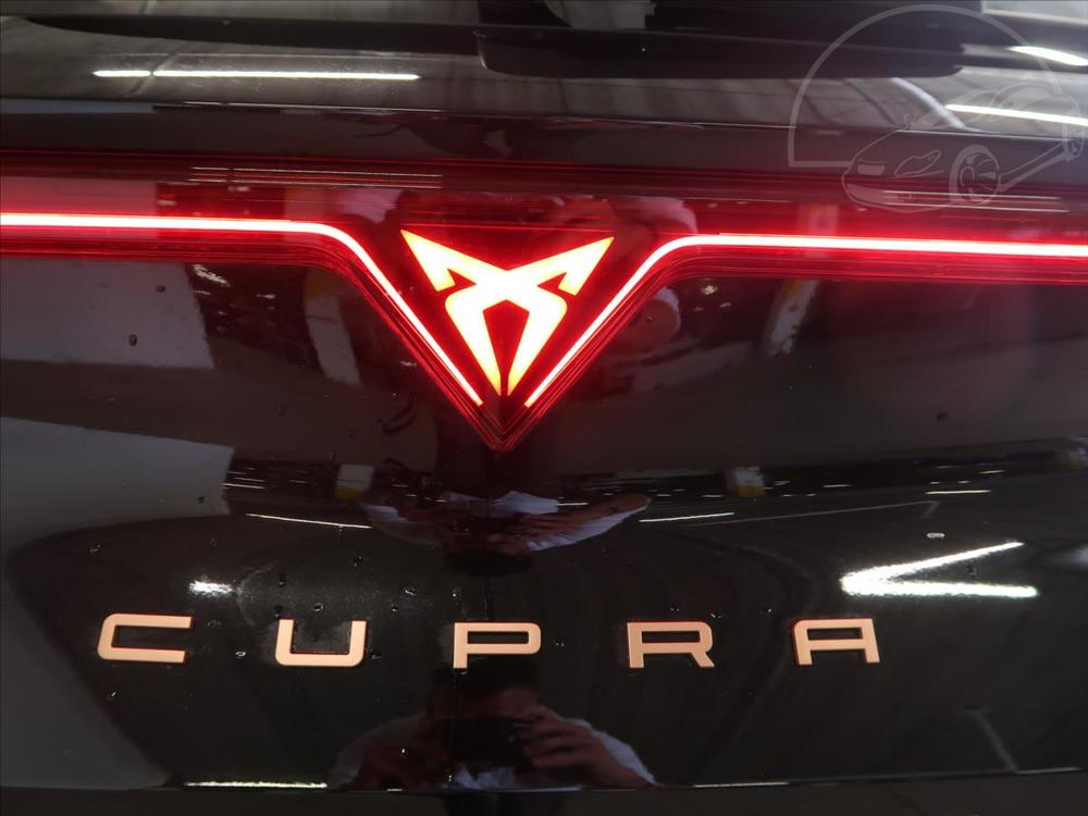 Cupra Leon 1,5 eTSI 110kW PANO MATRIX LED