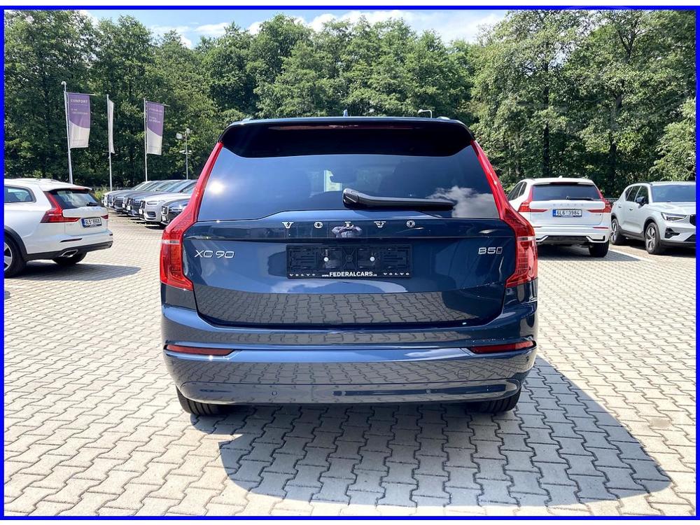 Volvo XC90 B5 AWD CORE 7.mst