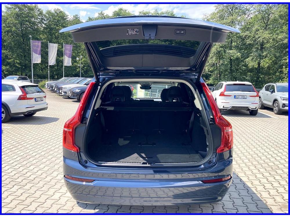 Volvo XC90 B5 AWD CORE 7.mst