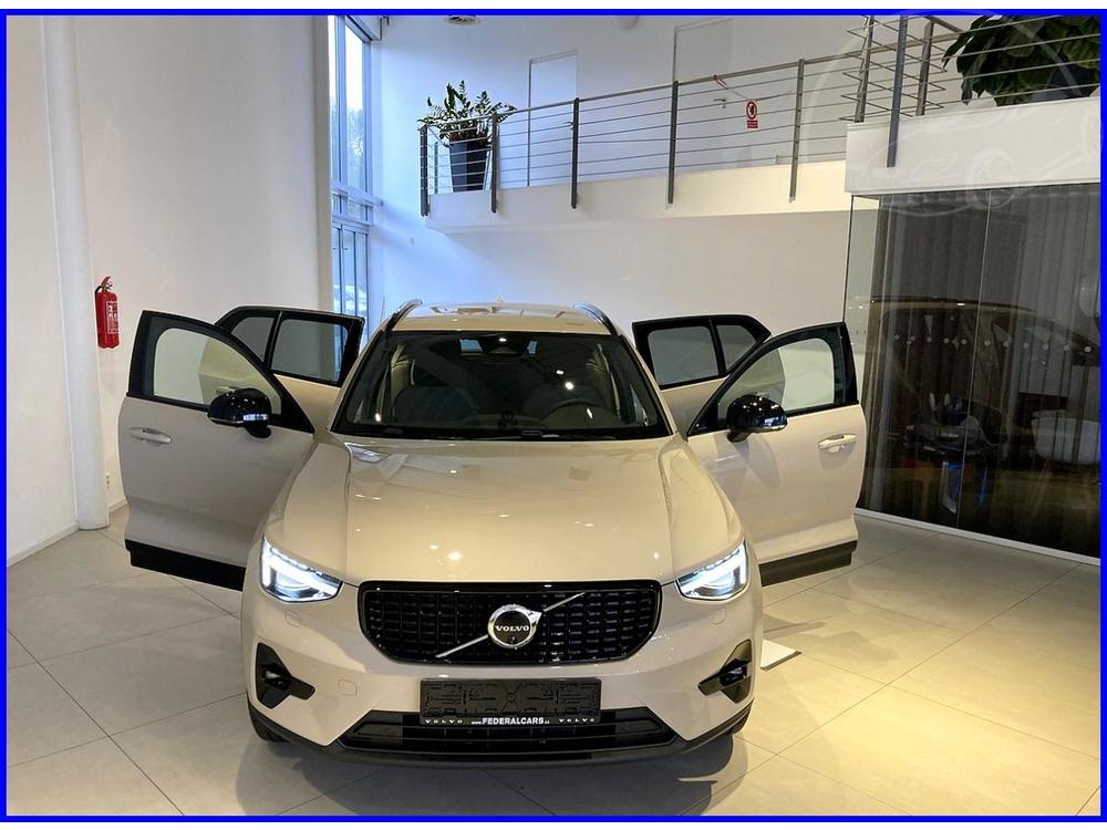 Volvo XC40 B3 PLUS DARK - AKCE