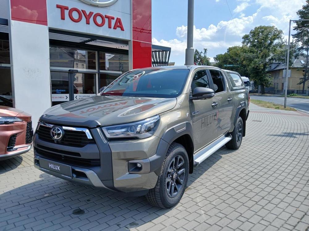 Toyota Hilux 2,8 6AT Invincible