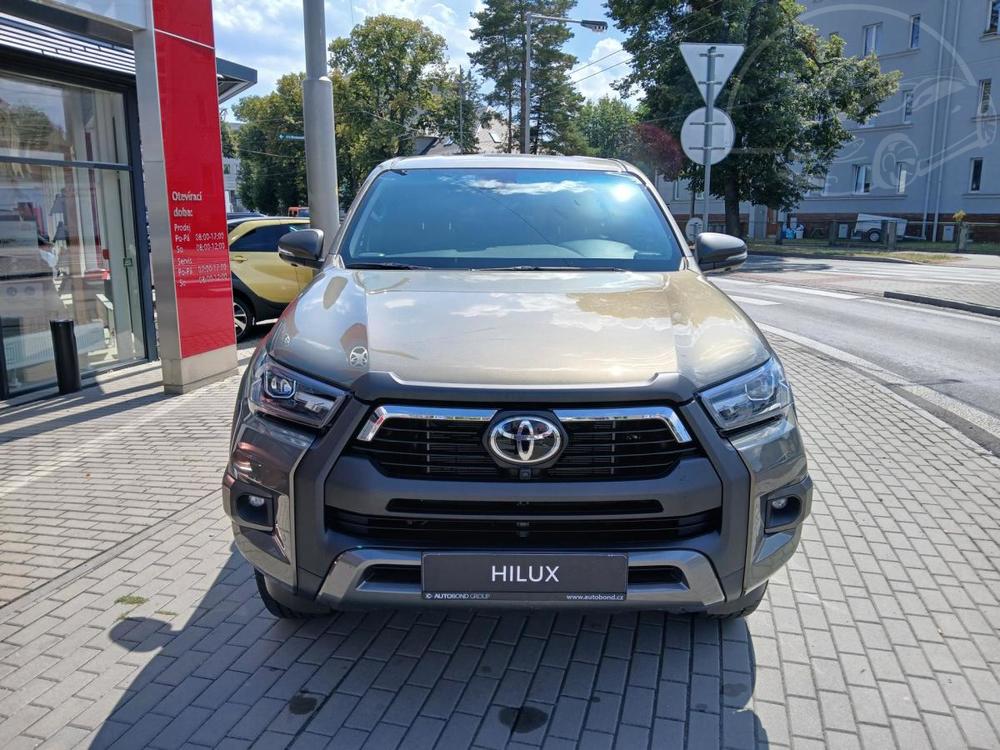 Toyota Hilux 2,8 6AT Invincible