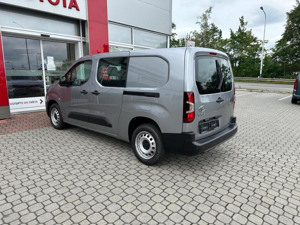 Toyota  1.2T 6MT Crew Cab Multimedia