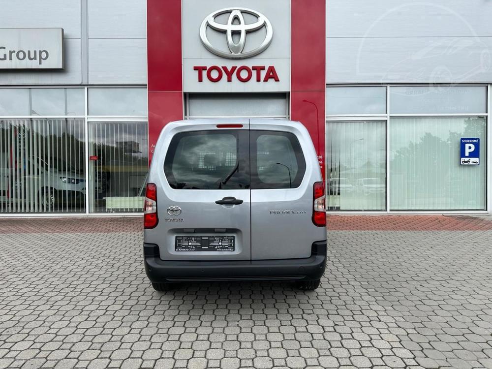 Toyota  1.2T 6MT Crew Cab Multimedia