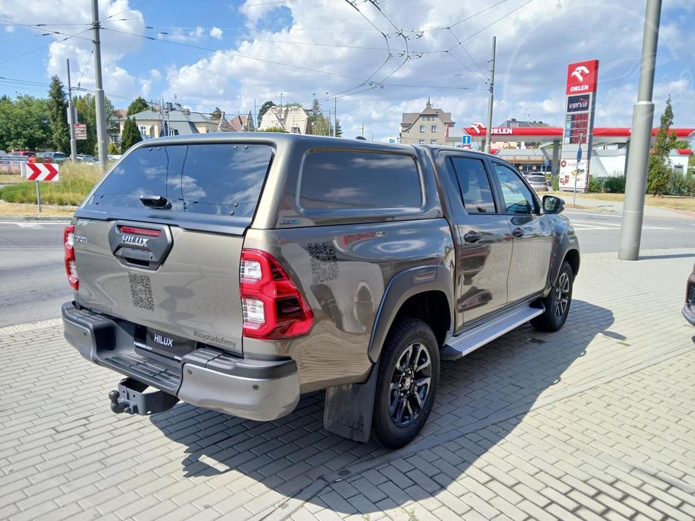 Toyota Hilux 2,8 6AT Invincible