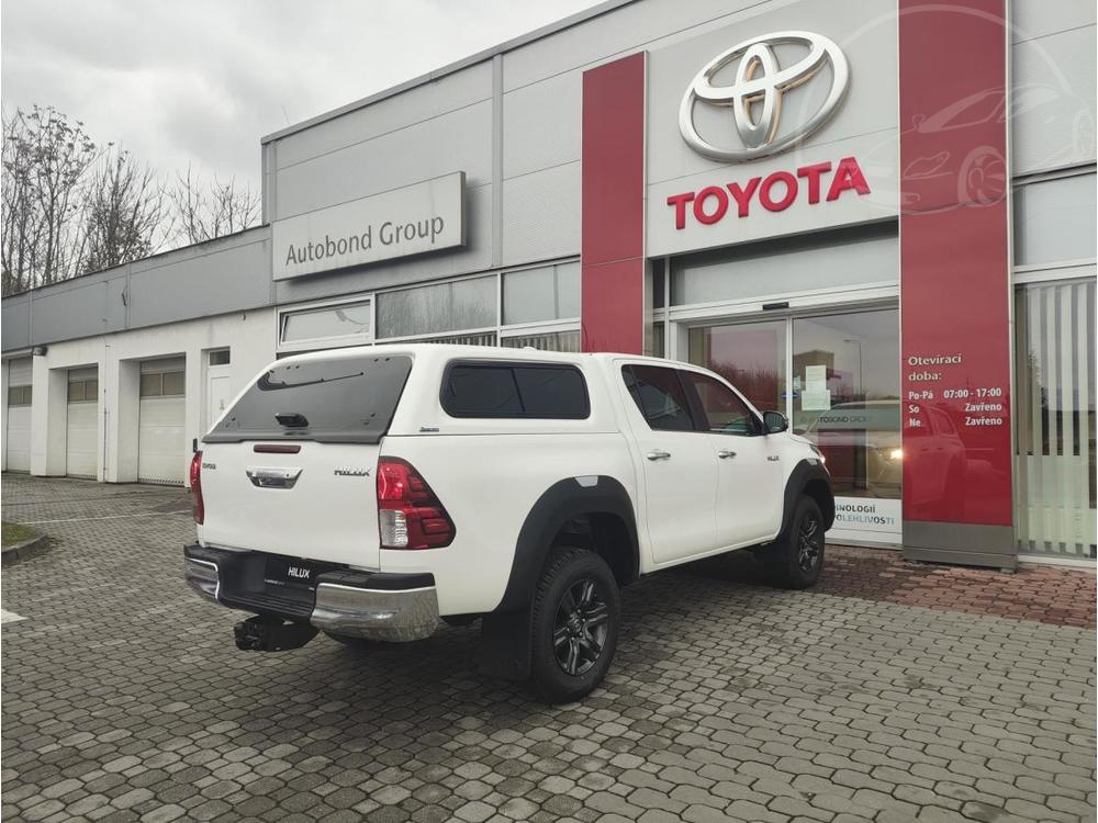 Toyota Hilux 2.4D 6AT Active 4x4 + tan za