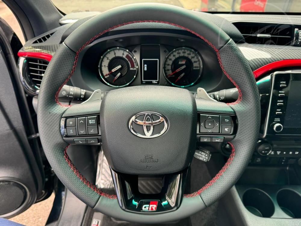 Toyota Hilux 2,8 6AT GR SPORT