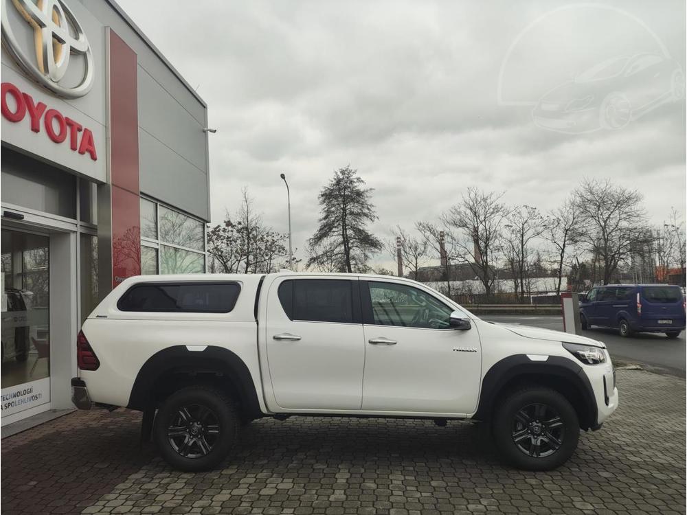 Toyota Hilux 2.4D 6AT Active 4x4 + tan za