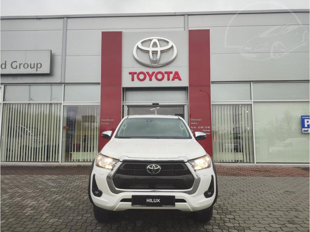 Toyota Hilux 2.4D 6AT Active 4x4 + tan za