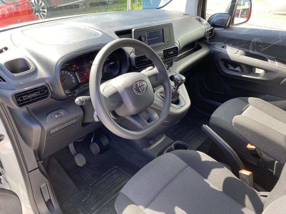 Toyota  1.5 D 6MT  LWB Active