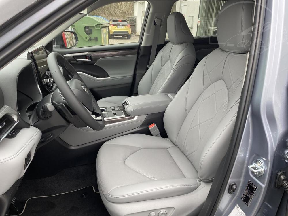 Toyota Highlander 2.5 HEV 4x4 Executive Skyview