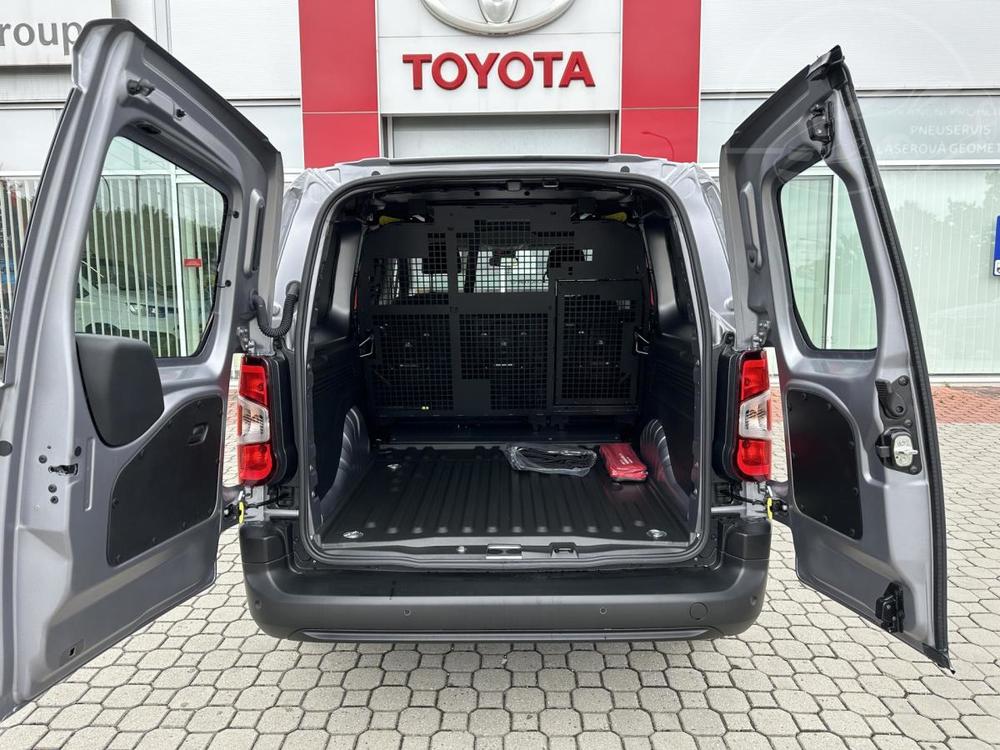 Toyota  1.5D 130k 6MT Crew Cab Comfort