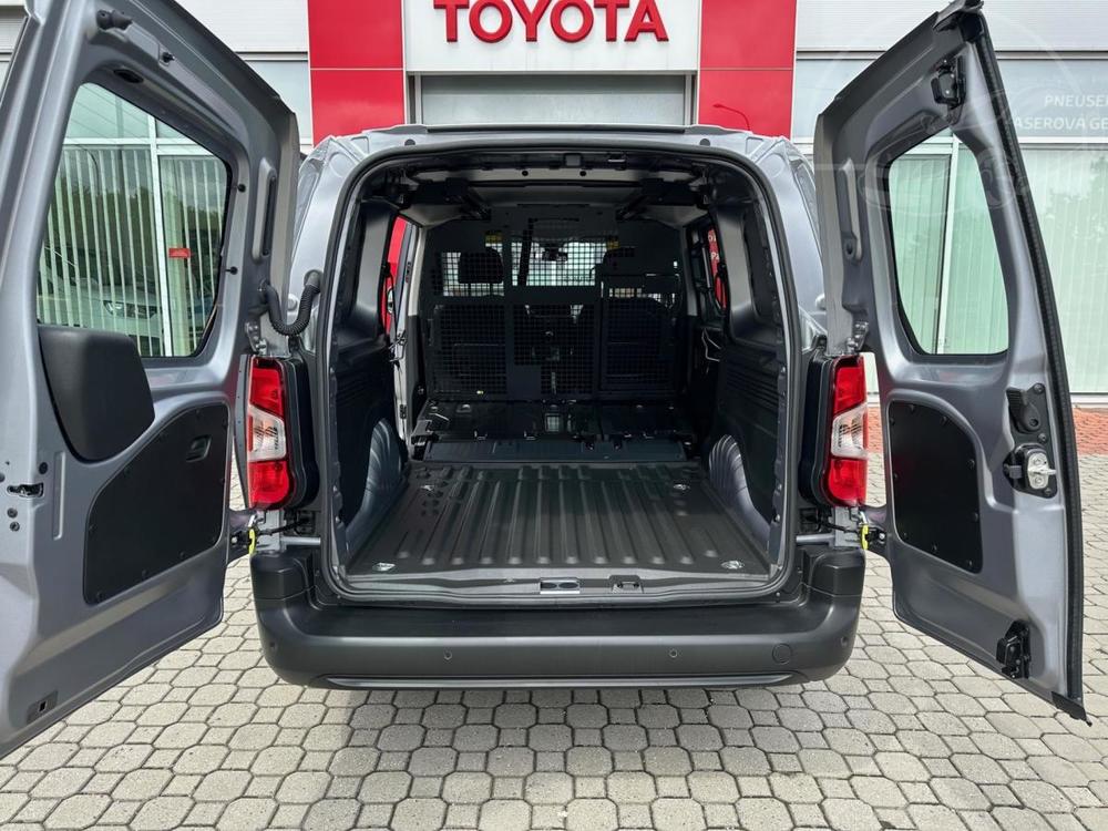 Toyota  1.2T 6MT Crew Cab Multimedia