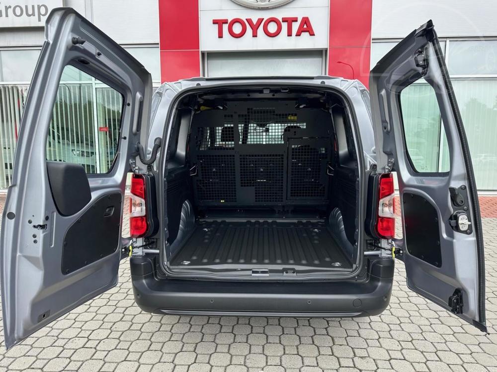 Toyota  1.2T 6MT Crew Cab Multimedia