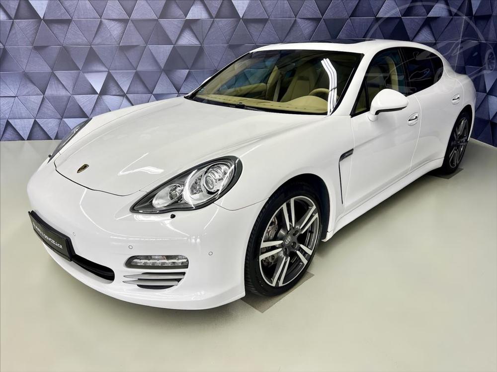 Porsche Panamera 4, BOSE, KEYLESS, KAMERA, NAVIGACE