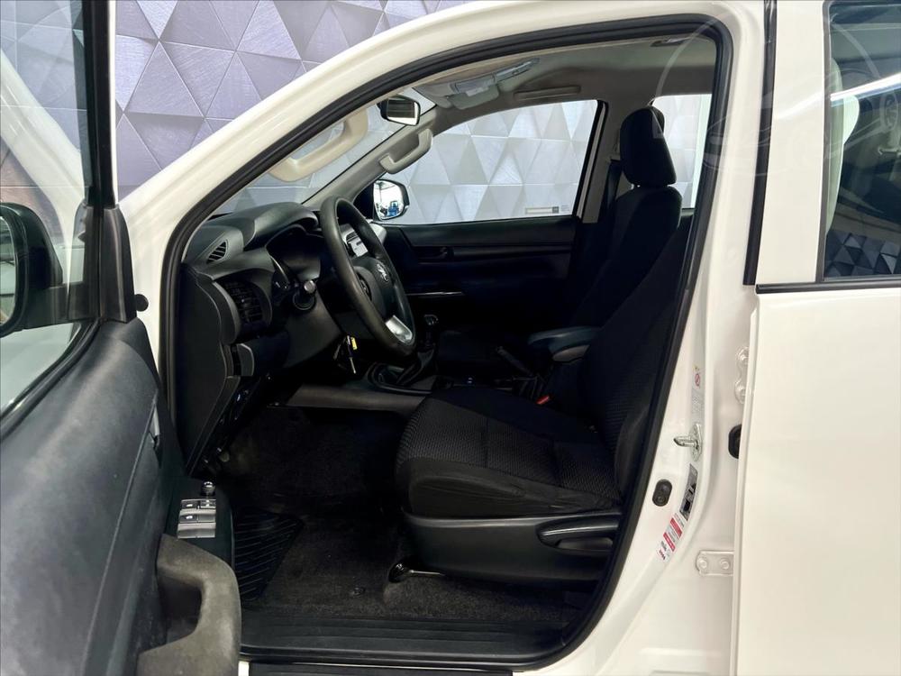 Toyota Hilux 2,4 D-4D 4X4 DOUBLE CAB LIVE, KLIMATIZACE, TAN