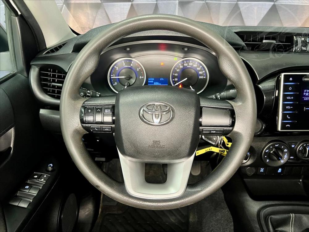 Toyota Hilux 2,4 D-4D 4X4 DOUBLE CAB LIVE, KLIMATIZACE, TAN