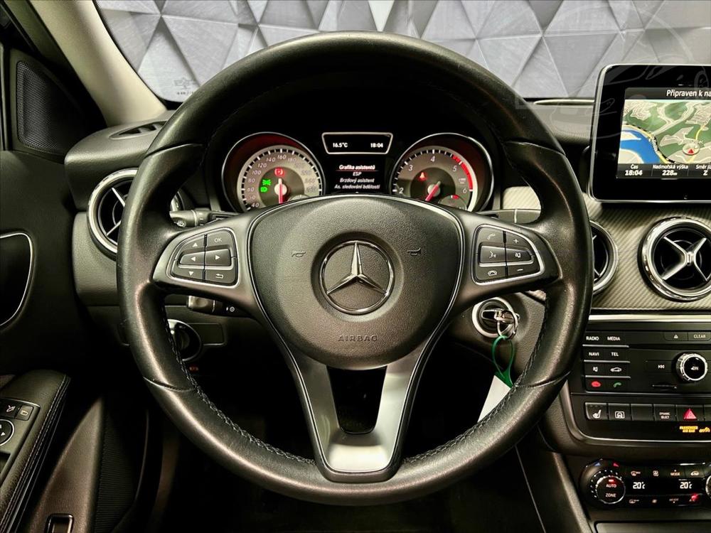 Mercedes-Benz GLA 220d 7G-TRONIC 4MATIC STYLE, NAVIGACE, KAMERA