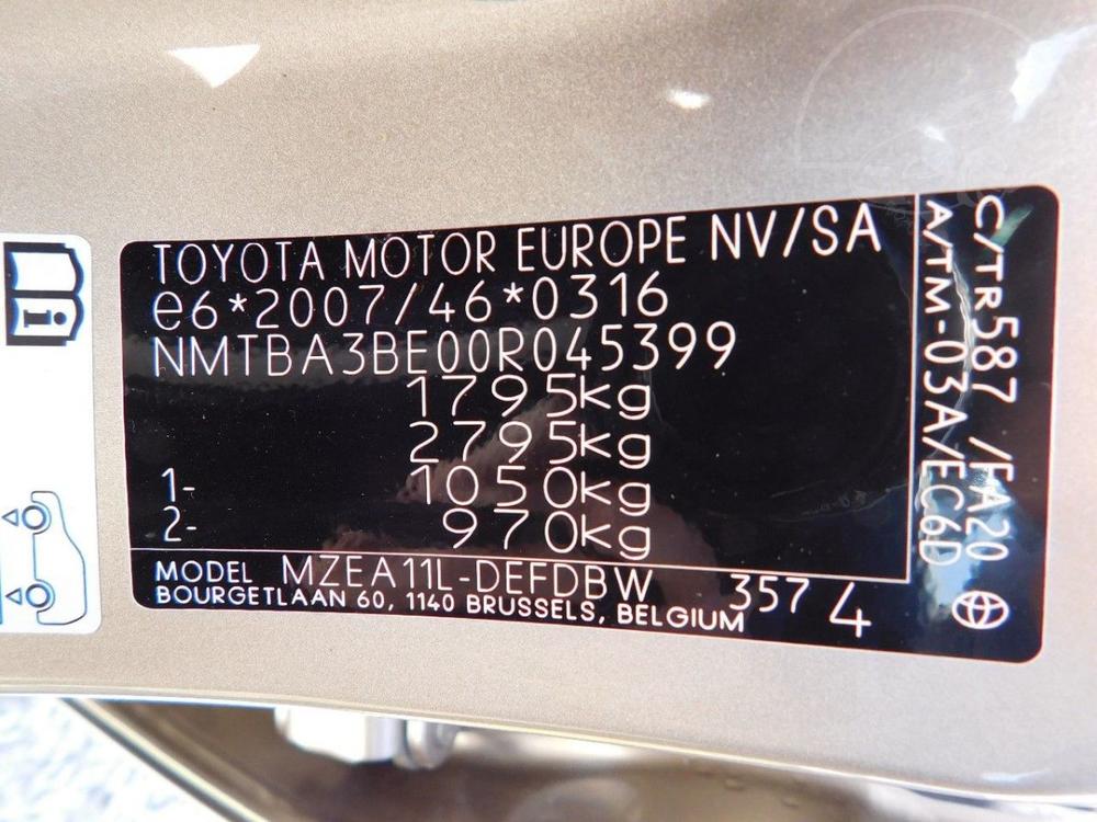 Toyota Corolla 1,5VVTi,92kW,1MAJ,CZ,DPH,SERVI