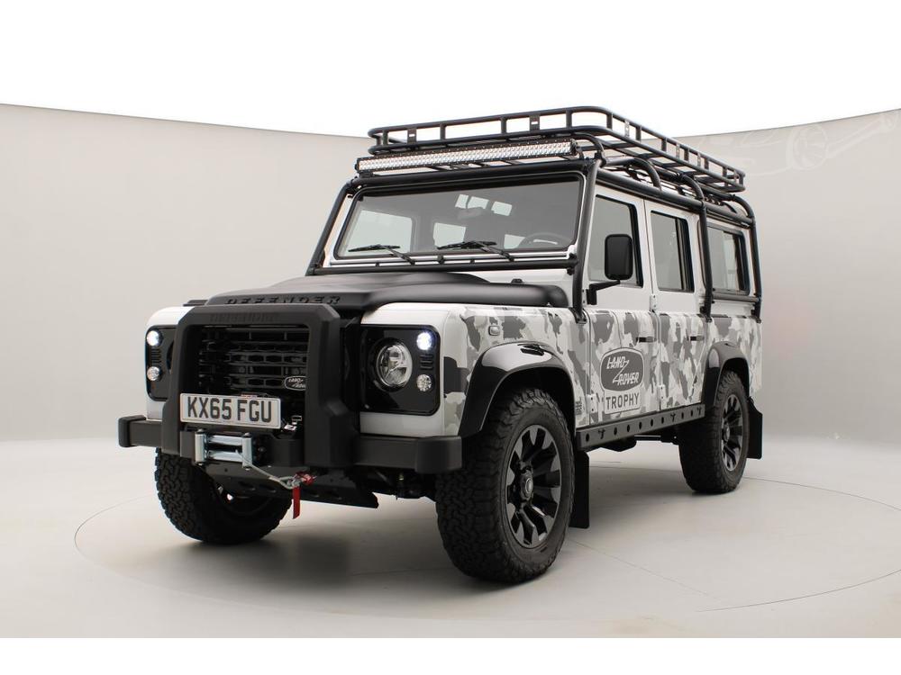 Land Rover Defender WORKS V8 TROPHY II 1 z 25