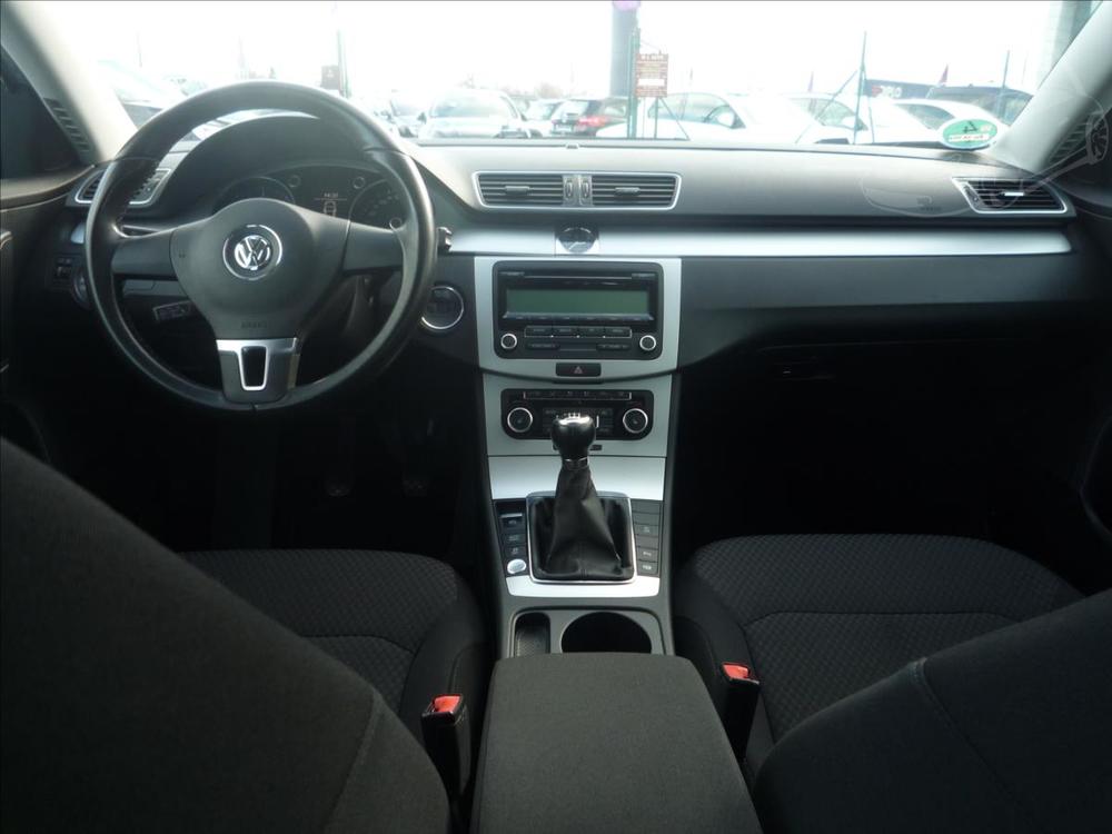 Volkswagen Passat 1,6 TDi 77kW,Alu,Servis,Vbava