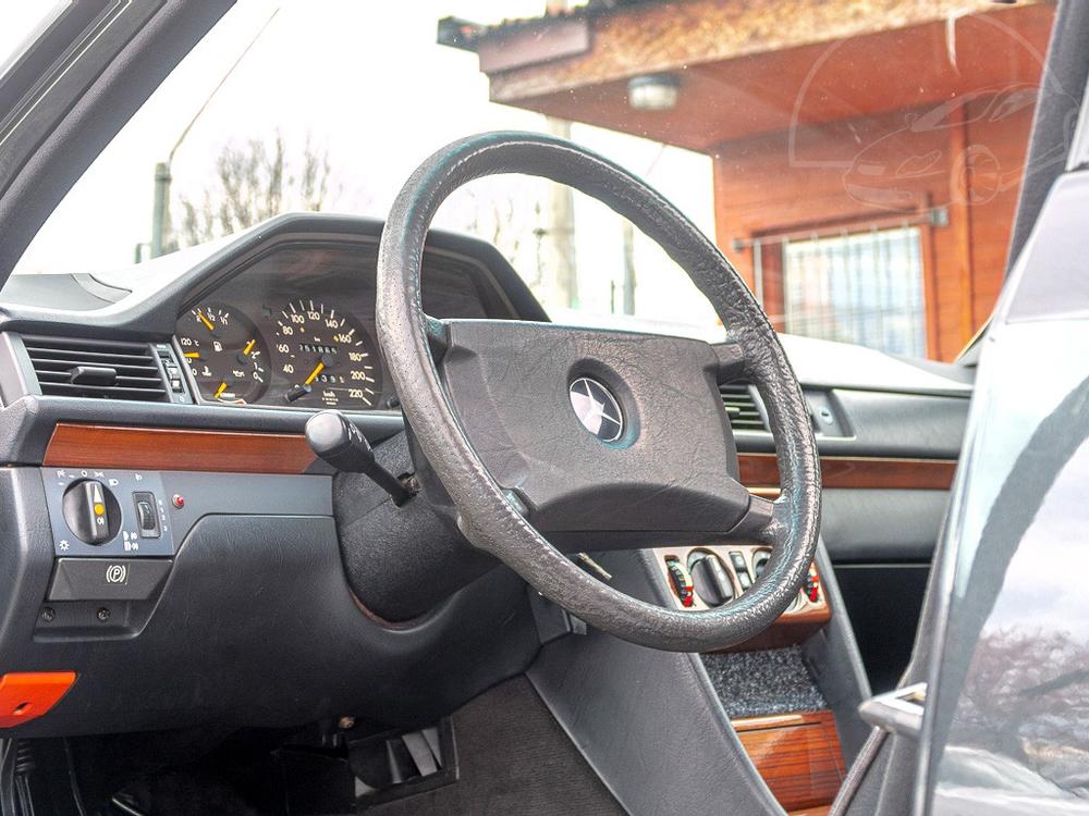 Mercedes-Benz 124 200E  STAV!!