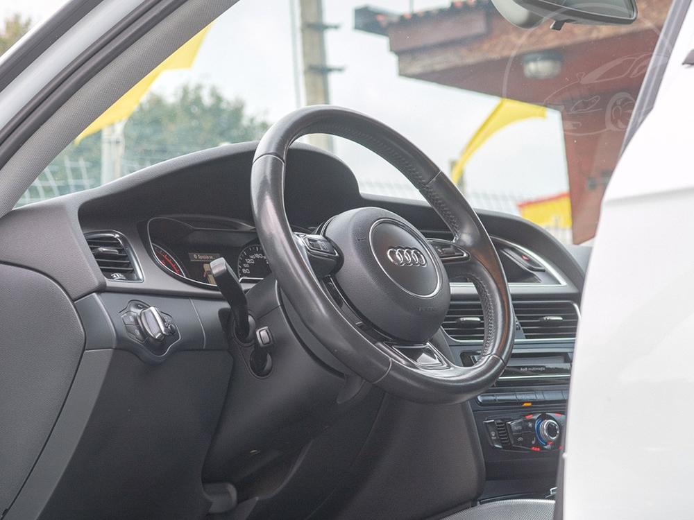 Audi A4 FL 3.0TDI mat  NAVI