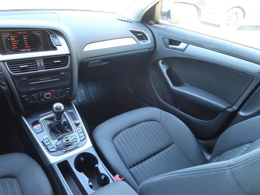 Audi A4 1.8 TFSI, Serv.kniha, Navi