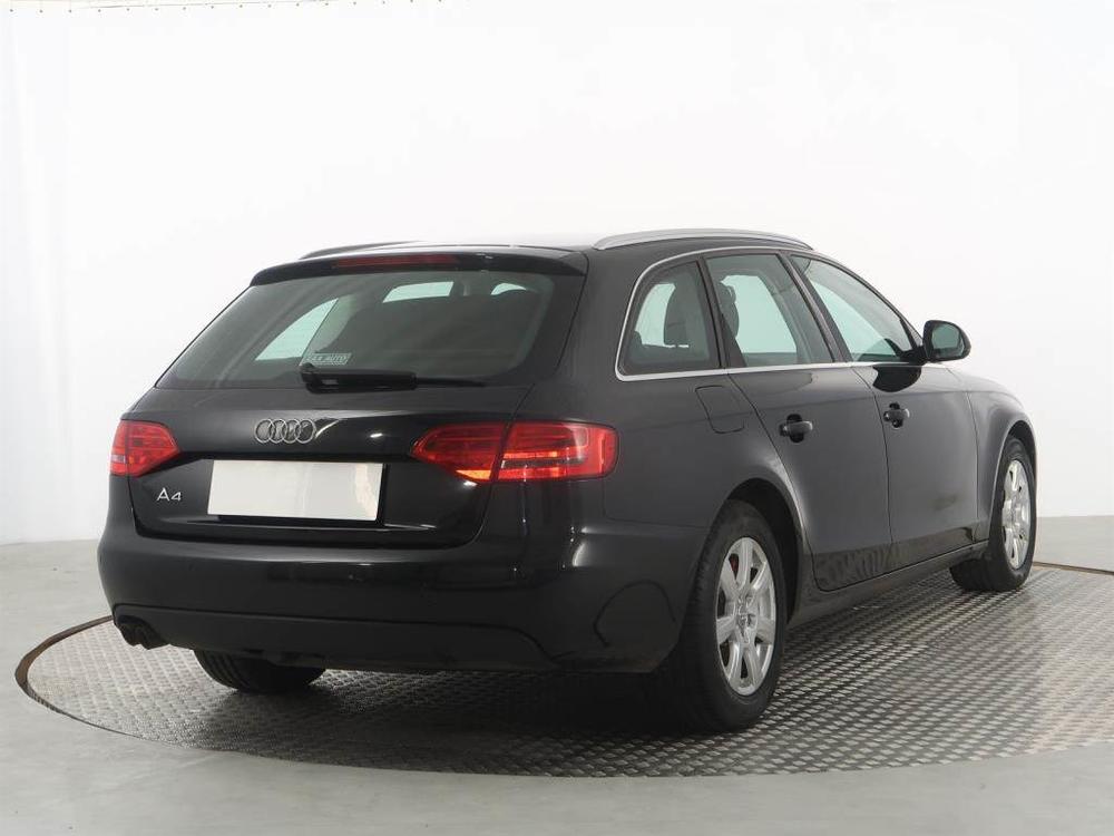 Audi A4 2.0 TDI, Automatick klima