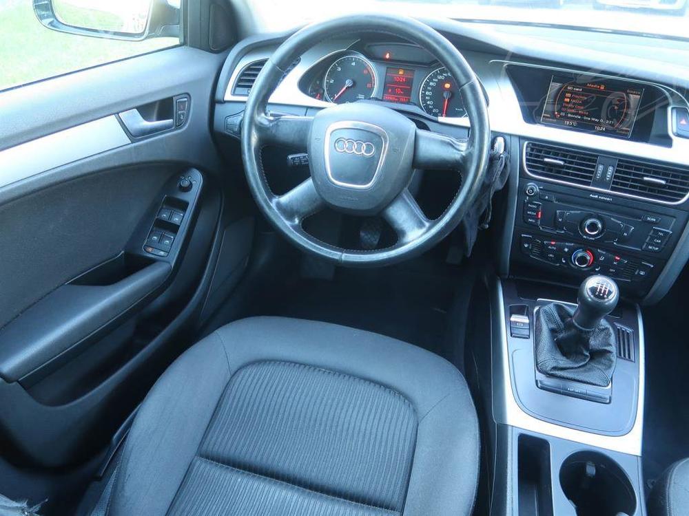 Audi A4 2.0 TDI, Automatick klima