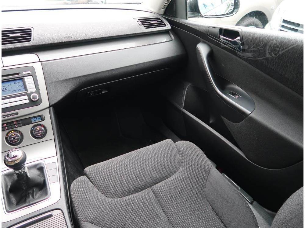 Volkswagen Passat 1.9 TDI, Automatick klima