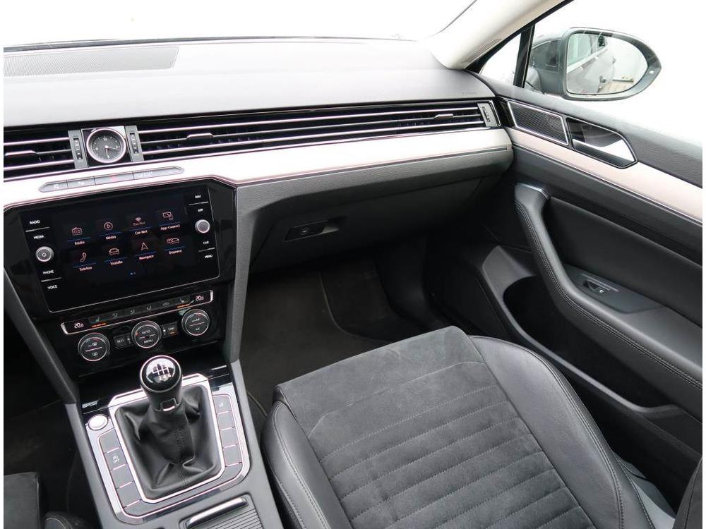 Volkswagen Passat 2.0 TDI, Highline, Ke, Navi