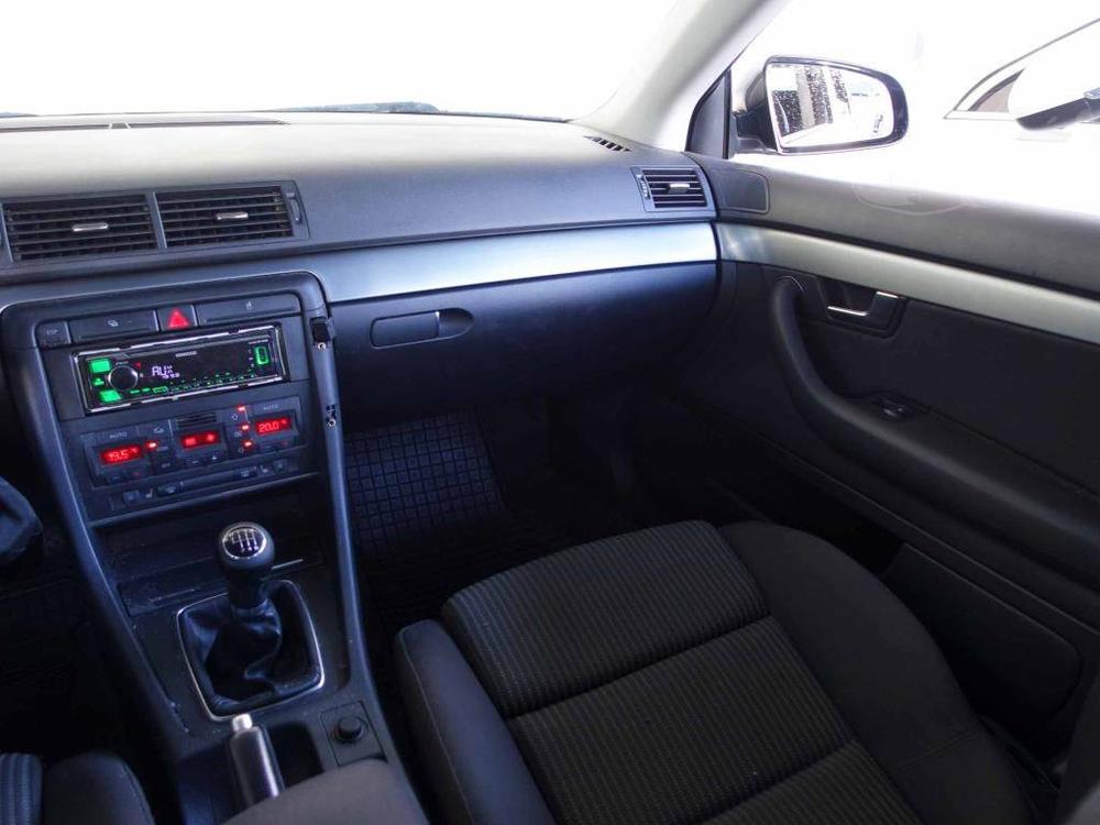 Audi A4 2.0 TDI, Automatick klima