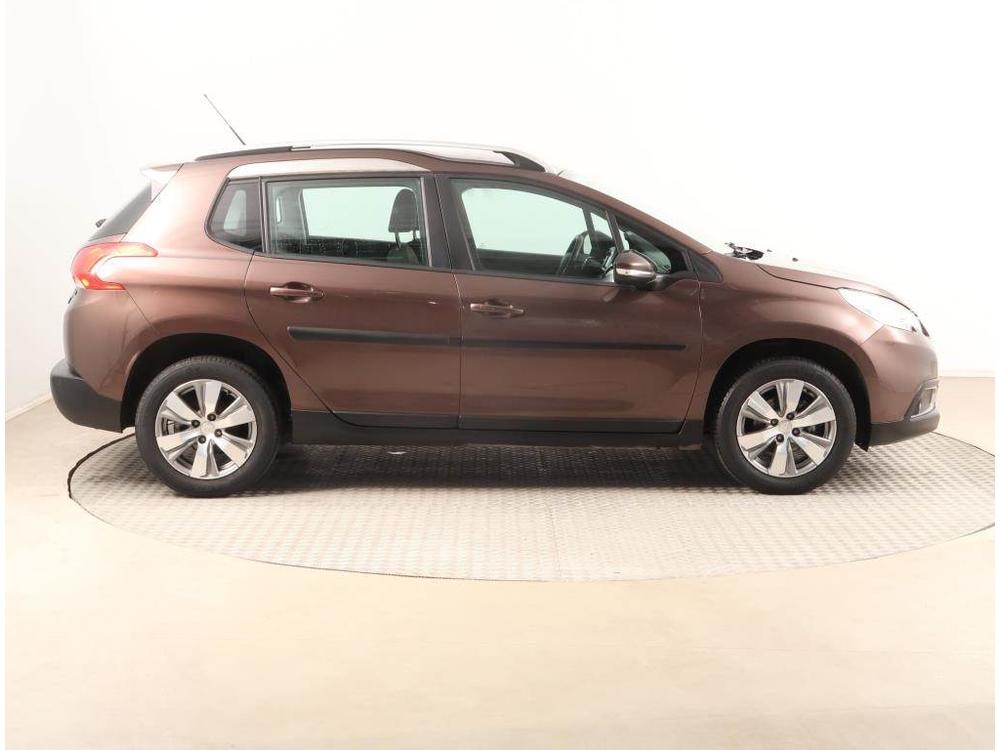 Peugeot 2008 1.2 PureTech, Automat