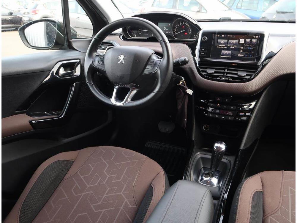 Peugeot 2008 1.2 PureTech, Automat