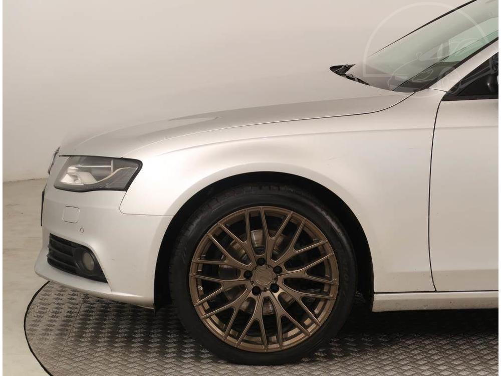 Audi A4 2.0 TDI, Serv.kniha, Navi