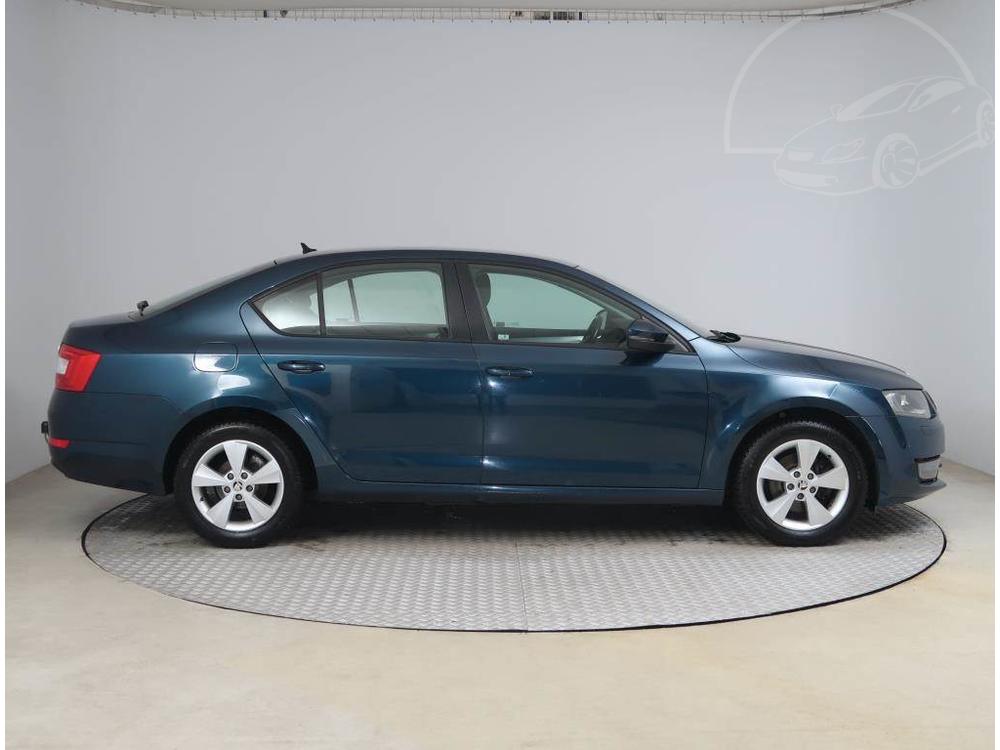 koda Octavia 1.6 TDI, R,2.maj, Xenony