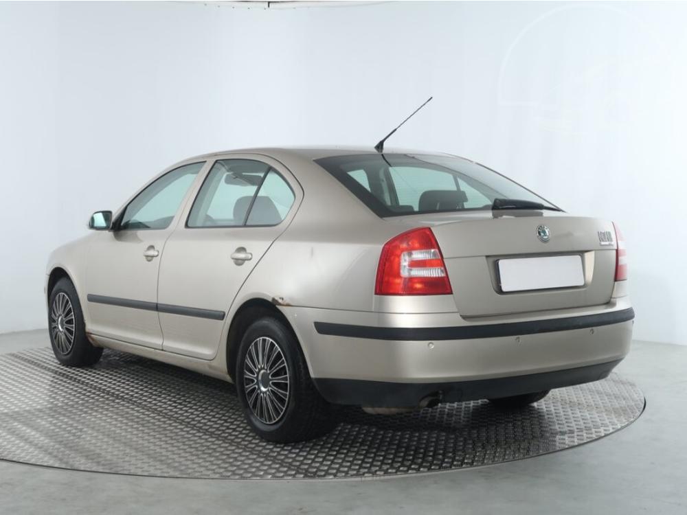 koda Octavia 1.6, po STK, Automatick klima